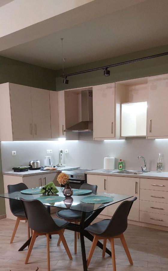 Peter'S Place Apartment Preveza Bagian luar foto